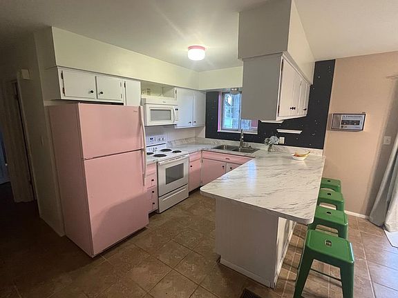 5th image of 610 Hollywood Dr