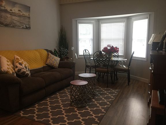 4th image of 307 Meadowbrook Dr SE