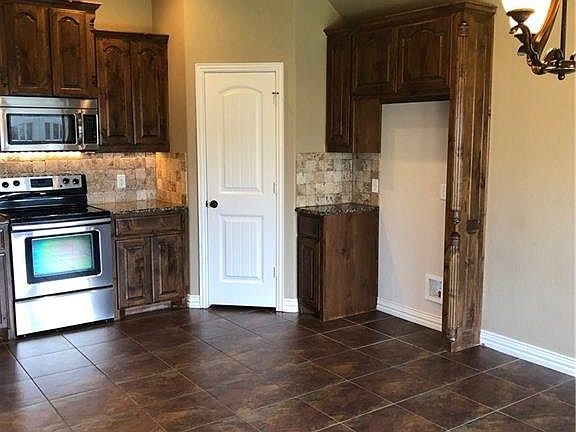 5th image of 185 Winged Foot Dr