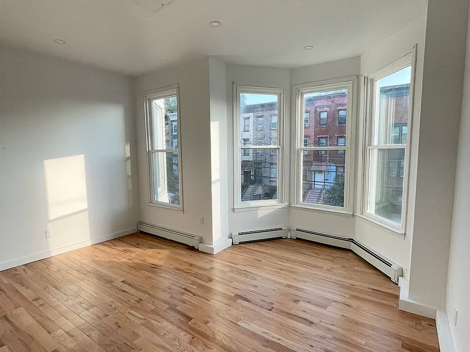 38.5 Belmont Ave #2