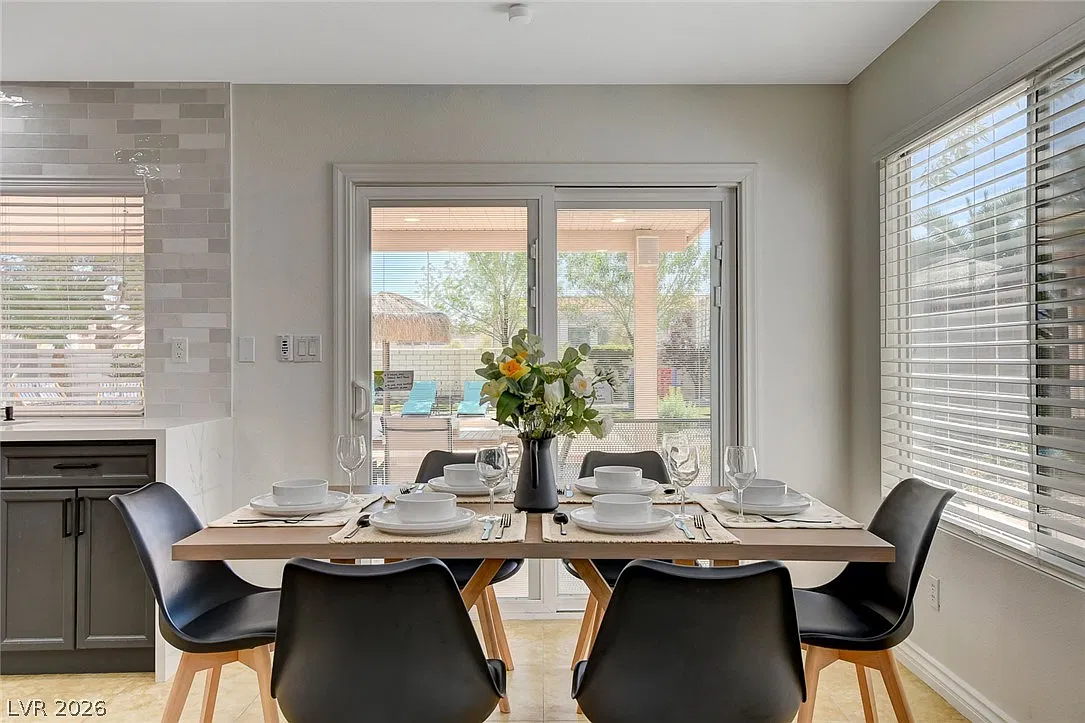4 bed, 3.0 bath, 2177 sqft, $3,300 — Photo 3