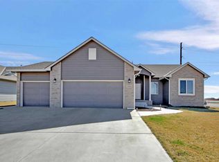 1889 W Lakeview Ct, Haysville, KS 67060