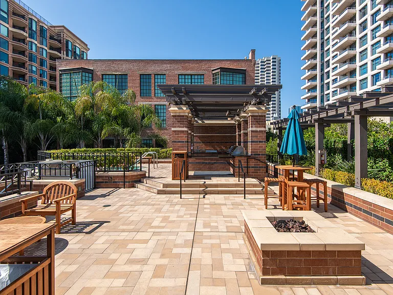 500 W Harbor Dr #1502 — Photo 54