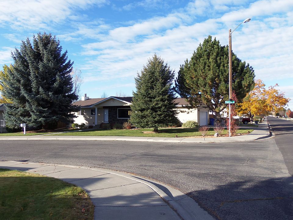 1st image of 865 Trotter Dr