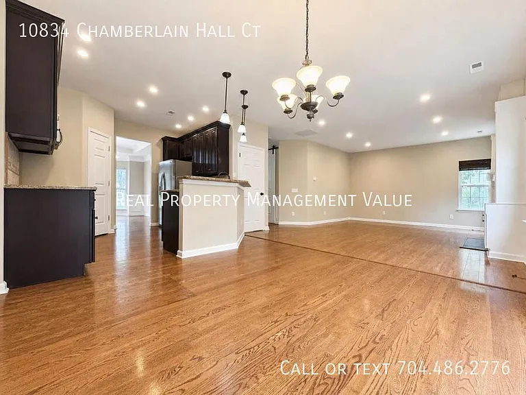 10834 Chamberlain Hall Ct — Photo 7