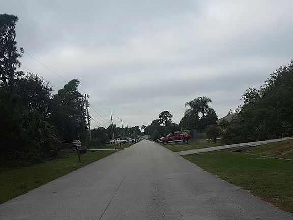 5th image of 951 SW Dubois Ave