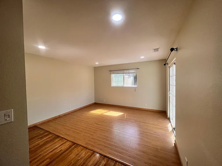 34833 Warwick Ct — Photo 25