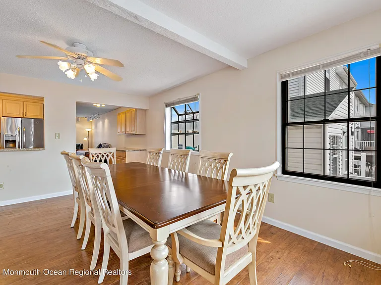 31 Peggy Ln — Photo 10