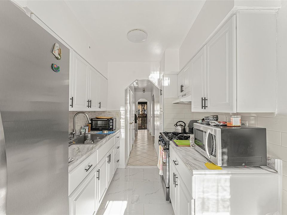 1st image of 1050 E 216th Street
