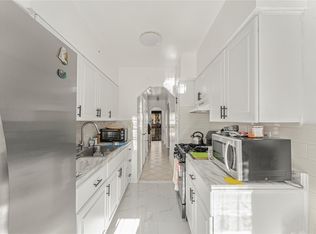 1050 E 216th St, Bronx, NY 10469