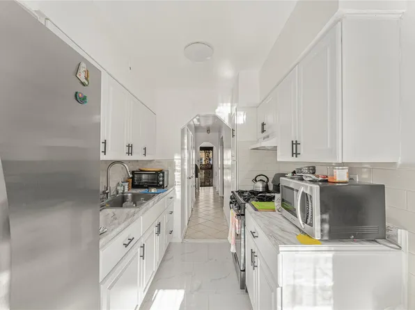 1050 E 216th Street, Bronx, NY 10469