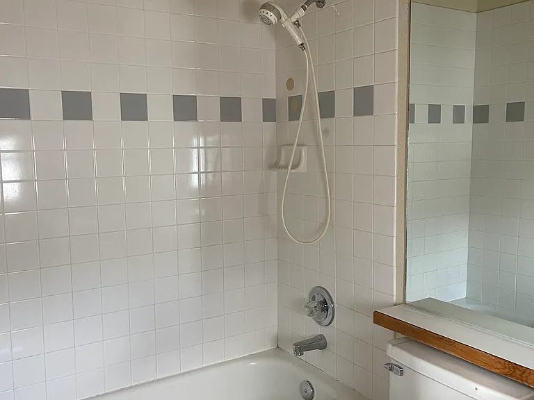 Bath in 2nd bedroom