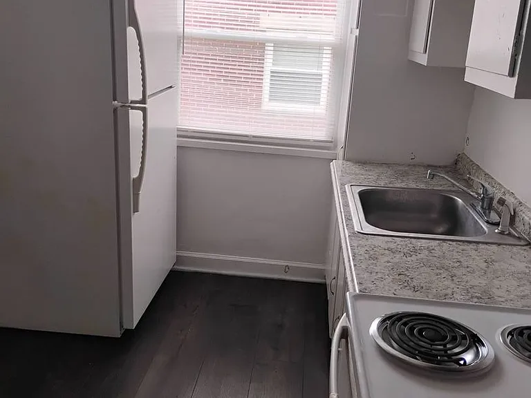 238 E Beechwood Ave — Photo 32