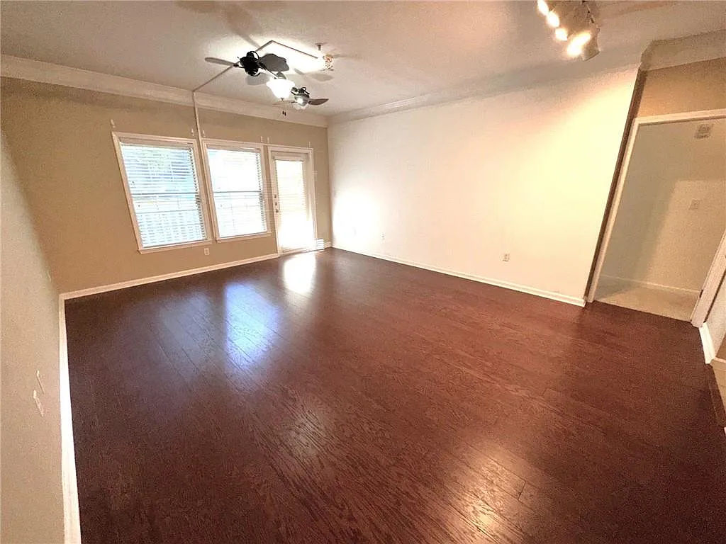 2 bed, 2.0 bath, 1196 sqft, $2,050 — Photo 3
