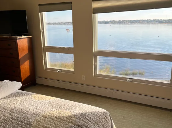 (undisclosed Address), Warren, RI 02885