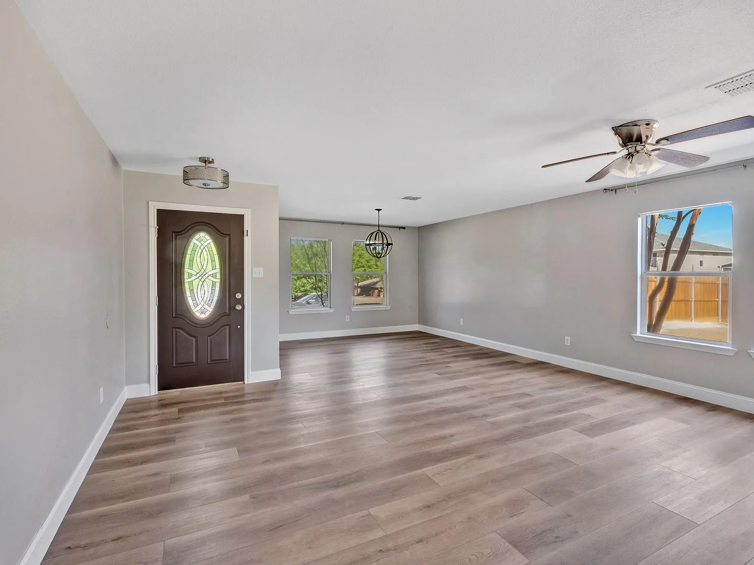 4 bed, 2.5 bath, 2703 sqft, $2,495 — Photo 4