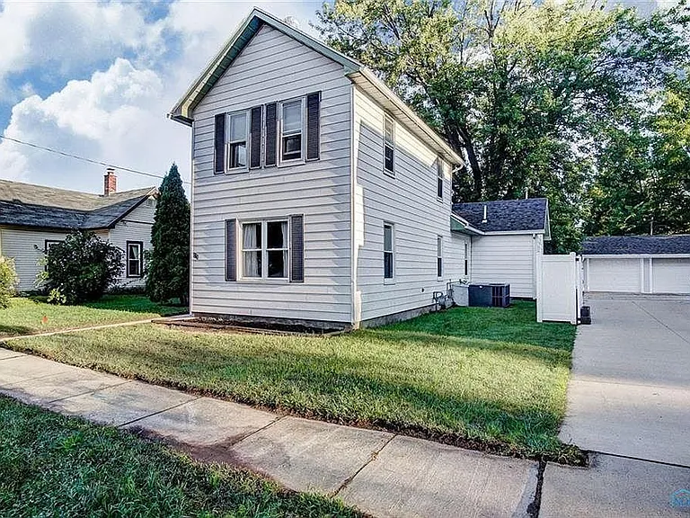 121 Leroy Ave — Photo 3