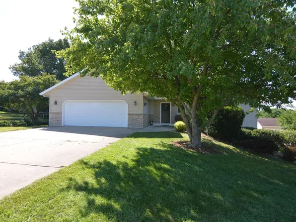 W2847 Pine Ridge Ct, Belleville, WI 53508