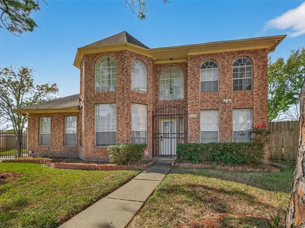 9714 Broadley Dr, Sugar Land, TX 77498