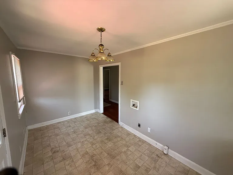 305 N State St — Photo 5