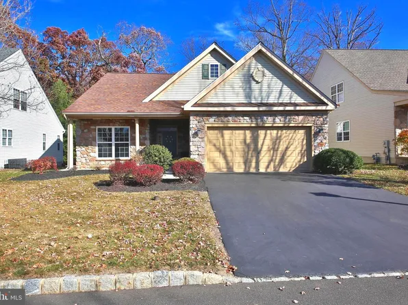 615 N Settlers Cir, Warrington, PA 18976