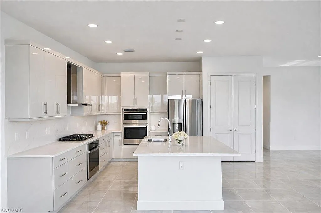 5 bed, 4.5 bath, 3736 sqft, $5,000 — Photo 4