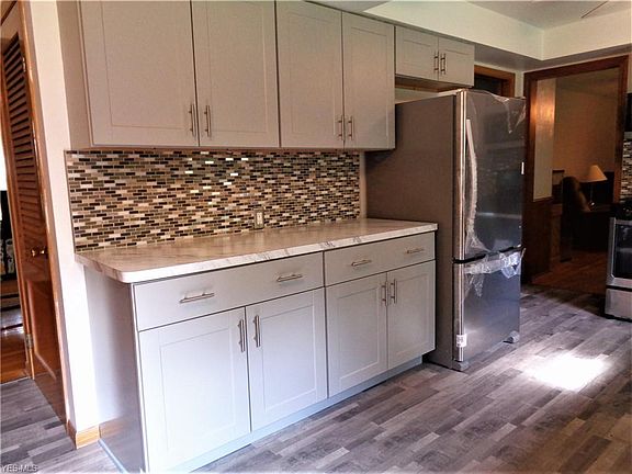 4th image of 6610 Applewood Blvd