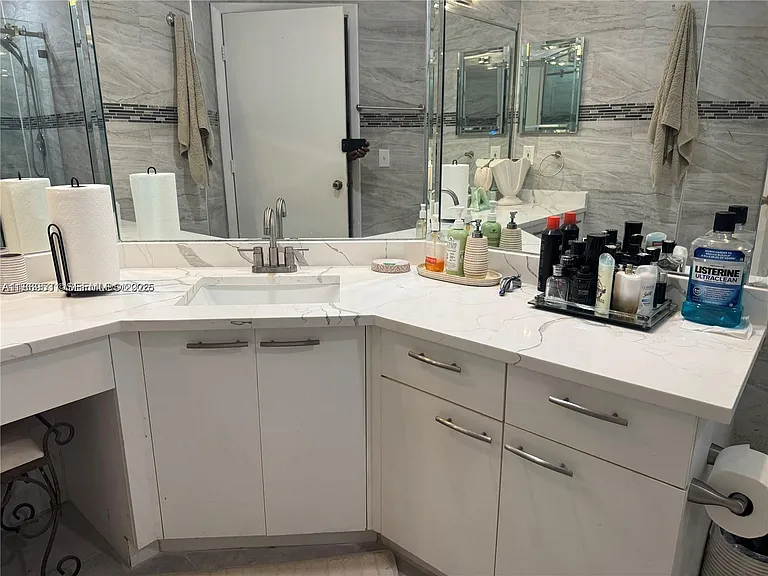 5133 Brisata Cir #L — Photo 23