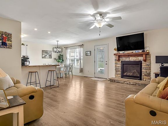 4th image of 708 Ward