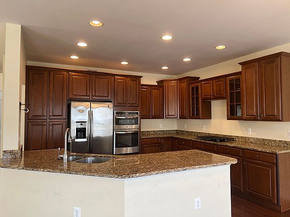 5th image of 1101 Saunders Dr
