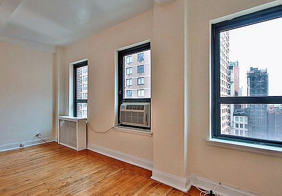 5th image of 11 Waverly Pl APT 11D