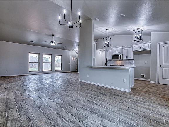 4th image of 121 Mulberry Ln