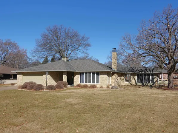 194 Seminole Dr, Galesburg, IL 61401