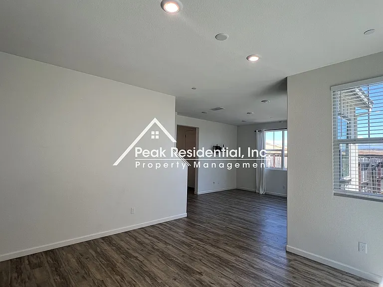3236 Sunny Gate Ln — Photo 15