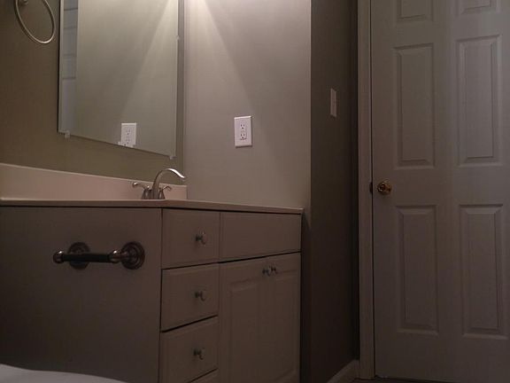 Upstairs Full Bath 1
