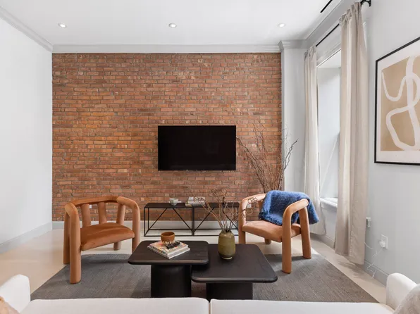 808 Lexington Avenue image 16 of 32