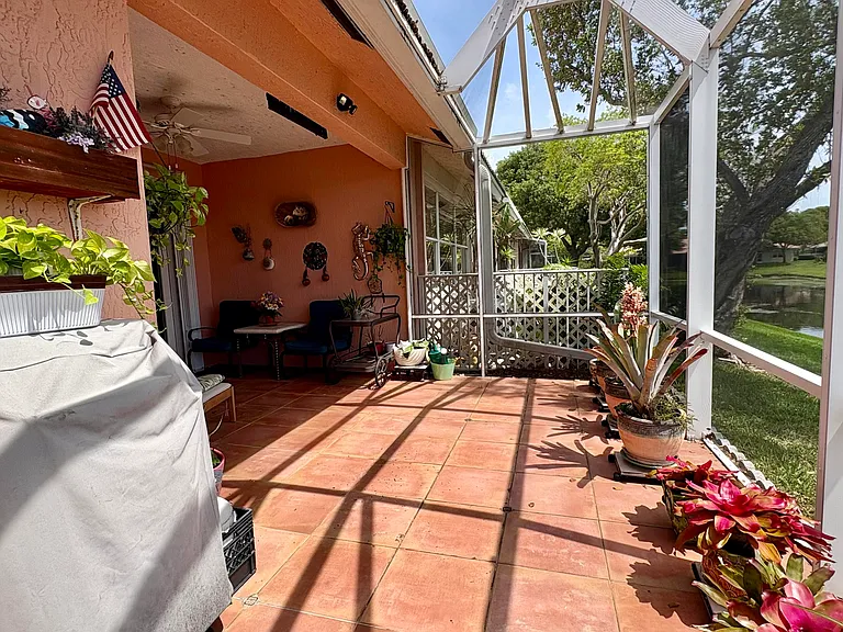 315 Coral Trace Ln — Photo 5