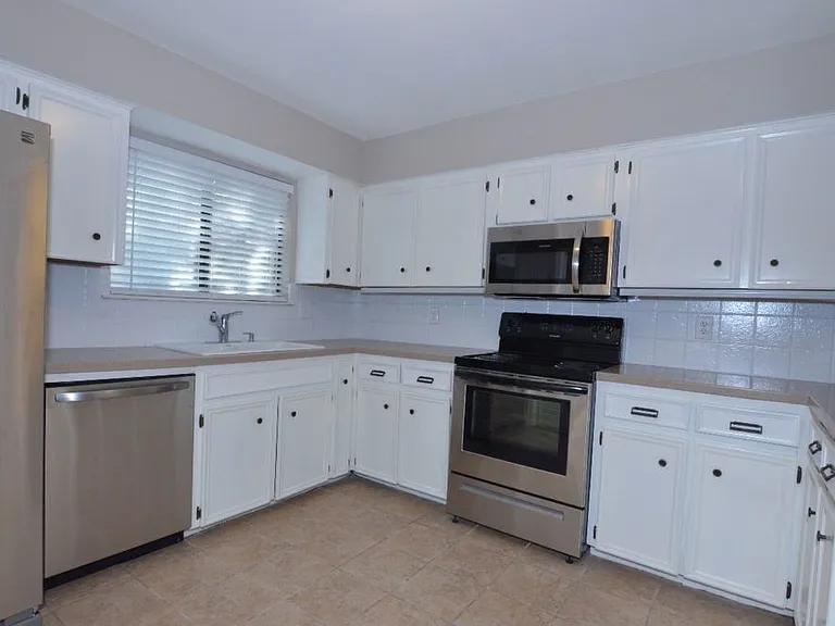 203 County Glen St — Photo 6