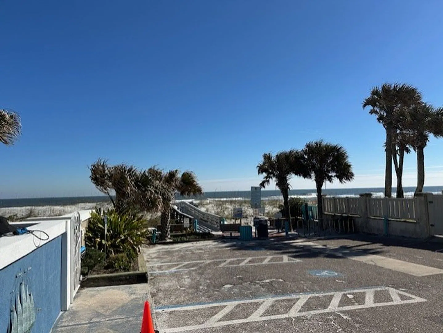 Atlantic Beach Gem!! Beach Life at its best!! — Photo 3