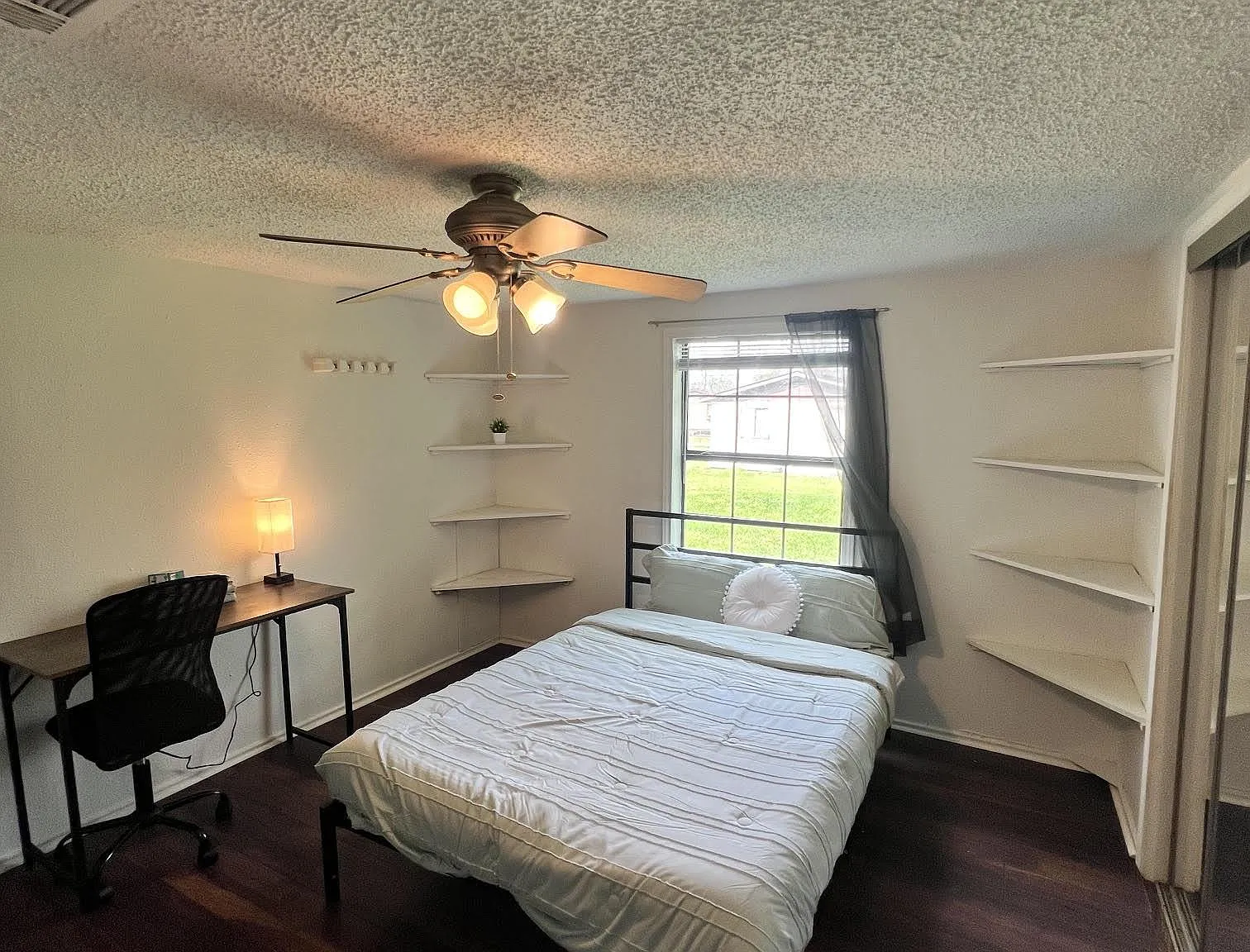 4 bed, 3.5 bath, 2484 sqft, $771 — Photo 4
