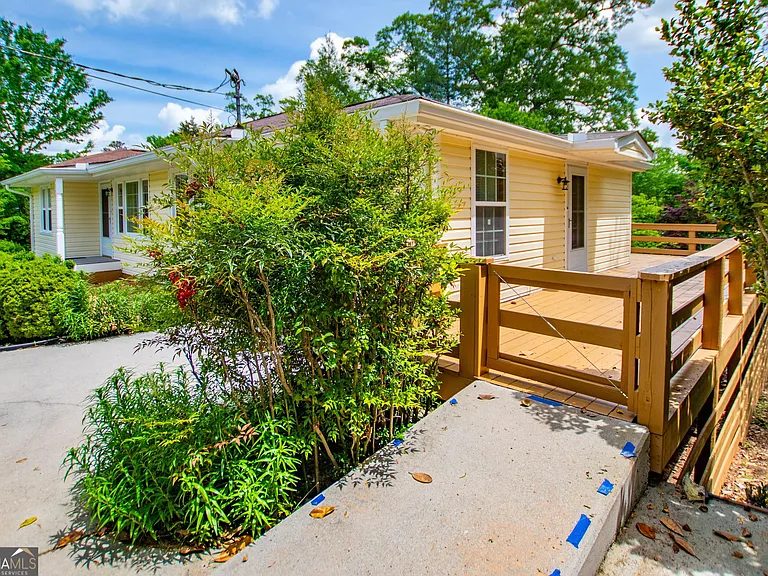 126 N Johnson St — Photo 42