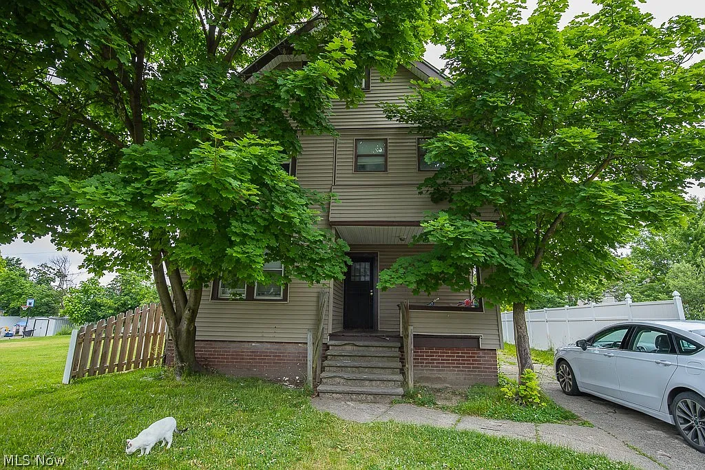 12501 Dove Ave photo 1