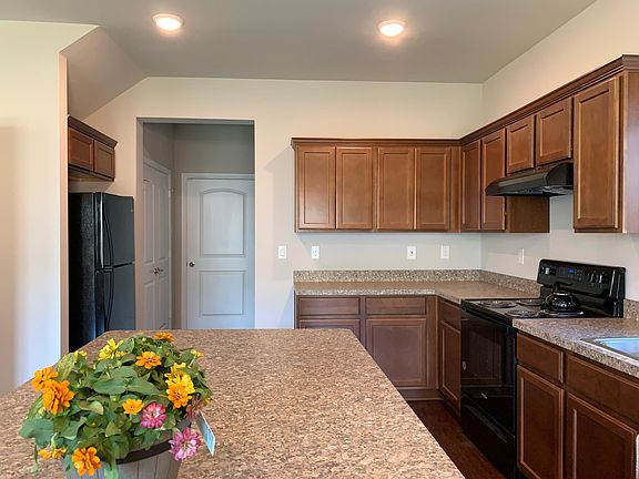4th image of 228 McKenna Ct