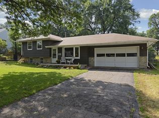 2132 Hillview Rd, Mounds View, MN 55112