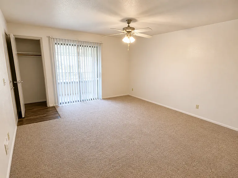 Riverbend Apartments — Photo 11