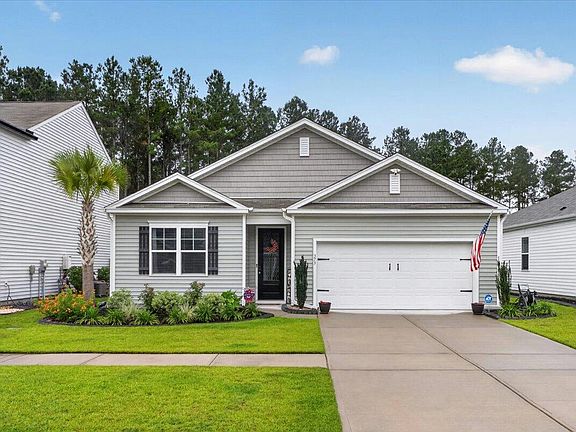 3rd image of 373 Azore Way
