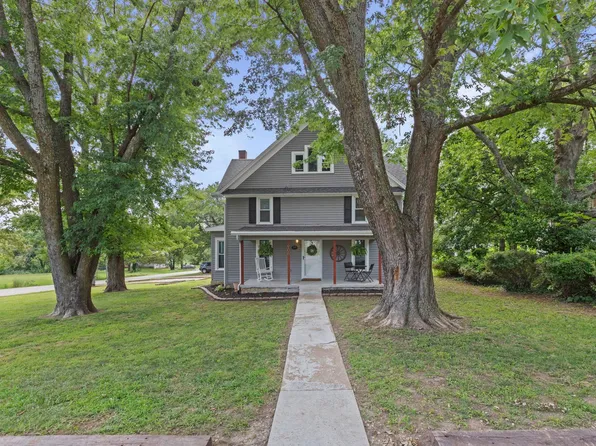906 Jefferson St, Lyndon, KS 66451
