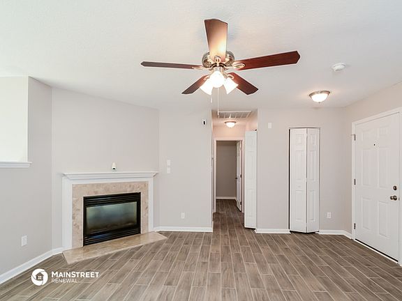 3rd image of 318 Gladstone Dr