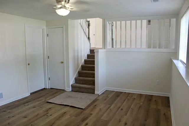 122 Hillwood Ct — Photo 15