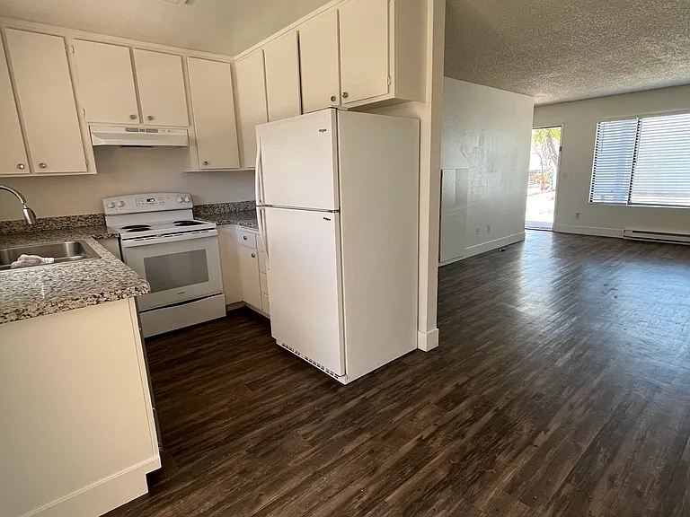 2560 Kenton Ct #1 — Photo 7